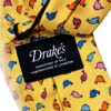 Cravatte uomo seta Drakes London fantasia pesci giallo